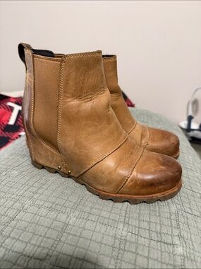 Sorel Classic Tan Leather Wedge Chelsea Booties - Size 8